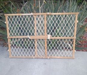 Pet Gate 23 " Tall Extends 25" to 45"