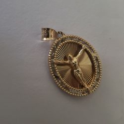 Medalla Cristo De 10 Kt Oro Amarillo 
