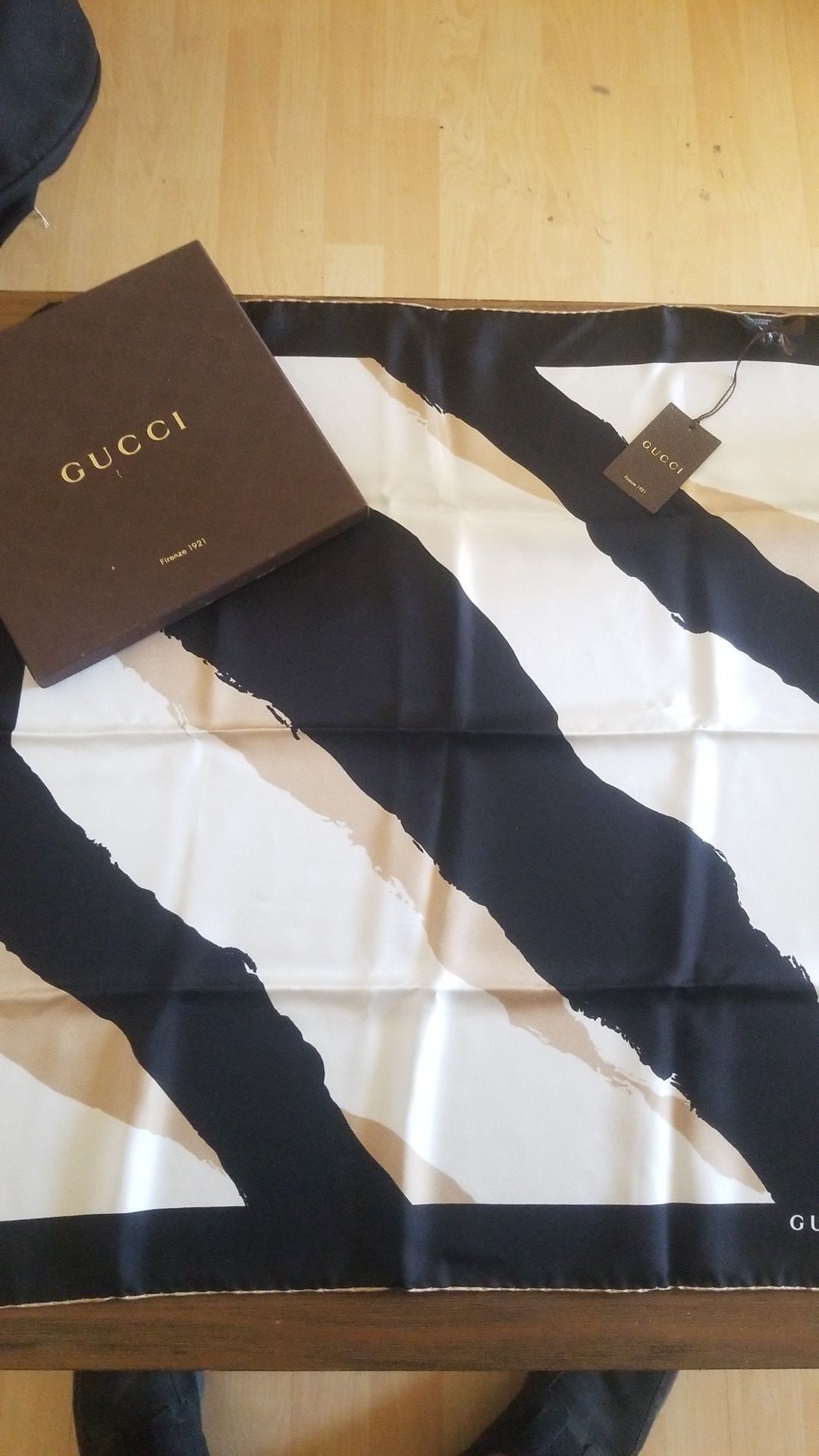 Authentic gucci scarf