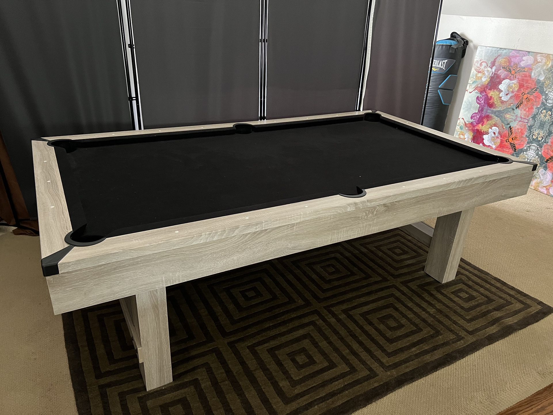 Pool Table 8’ Like New w/rack 