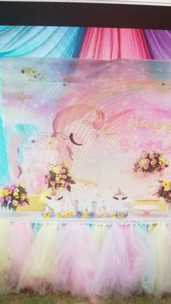 Unicorns 7x10 backdrop and table tulle 40 in good condition only used once