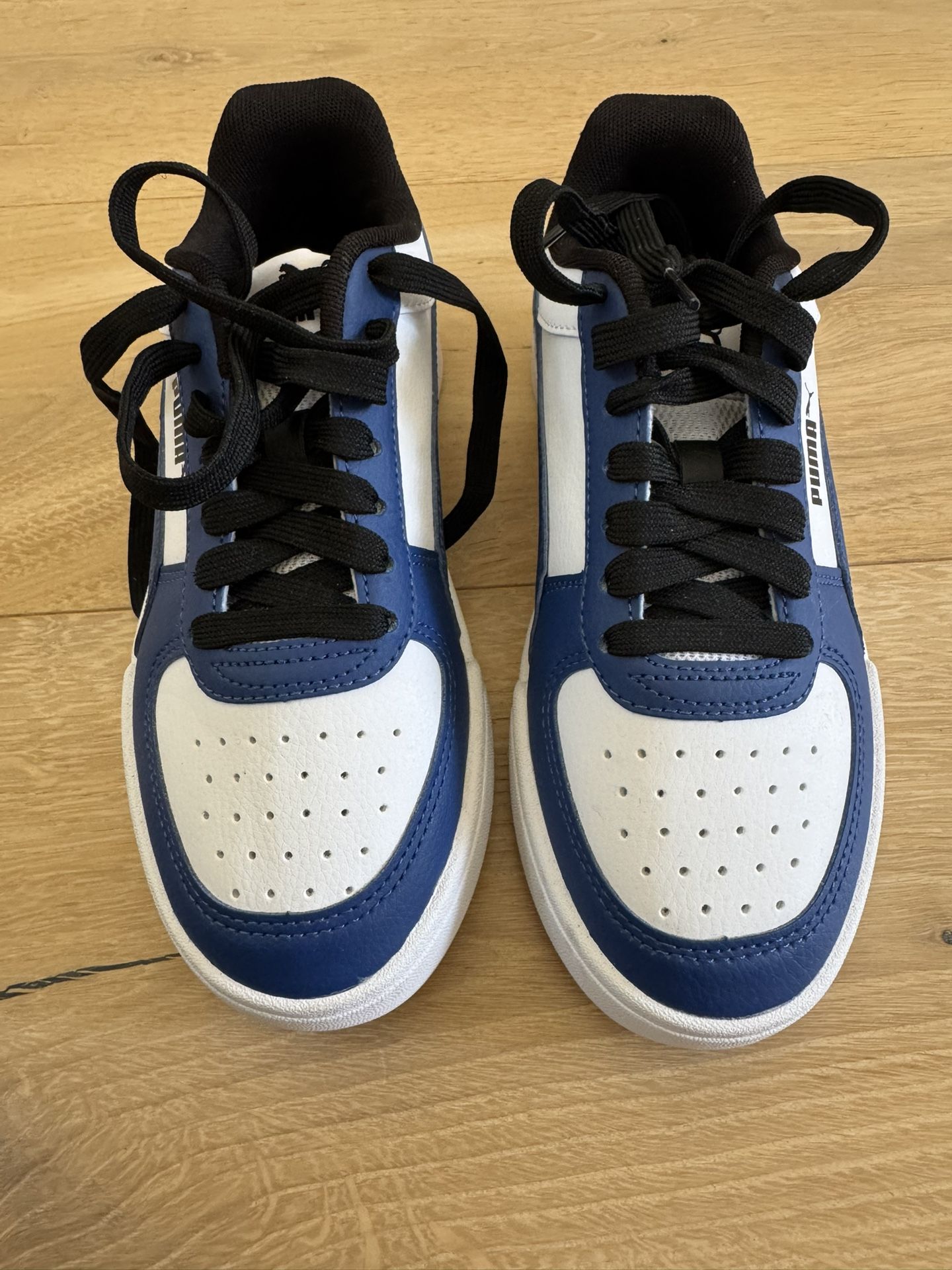 Puma Sneaker Size 4 Big Kids NEW