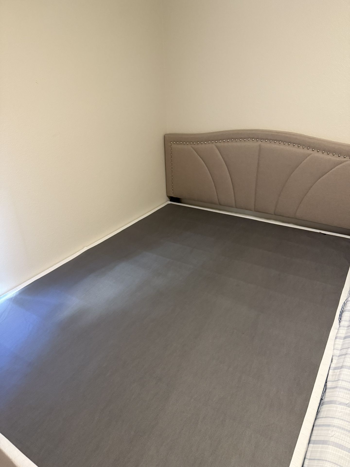 Queen Size Bed And Box Spring 