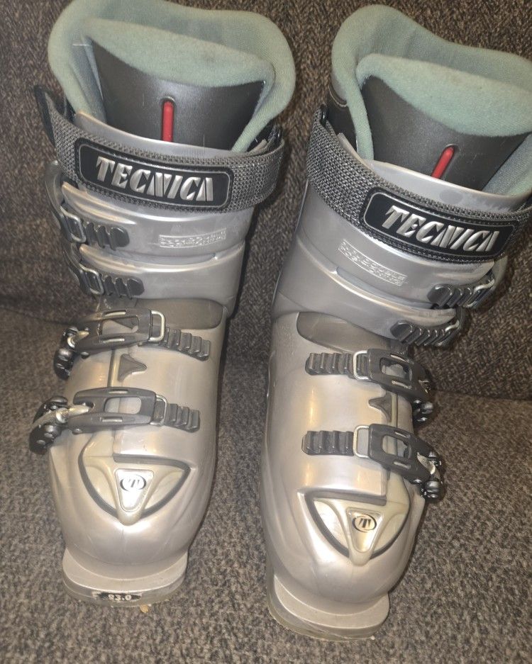 Tecnica "Rival XE" Ski Boots, Size Mondo 23.0, Very Good Condition.