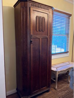 Antique oak wardrobe cabinet-needs work