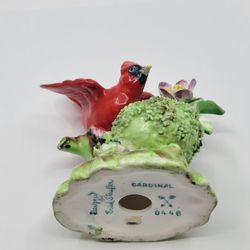 Vintage Rare Erick Stauffer Figurine Cardinal with 3 Baby Eggs 8446. 
Pre-owned, good shape, no chips or cracks. Display item. Red paint 
peeled off i