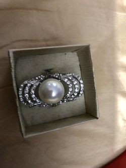 Mother pearl costume jewelry ring (stretch band)