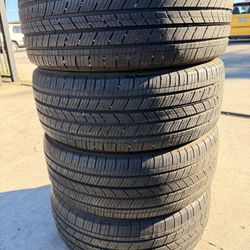 235/55r17 Michelin  Tires En Excelentes Conditiones De Vida Las 4
