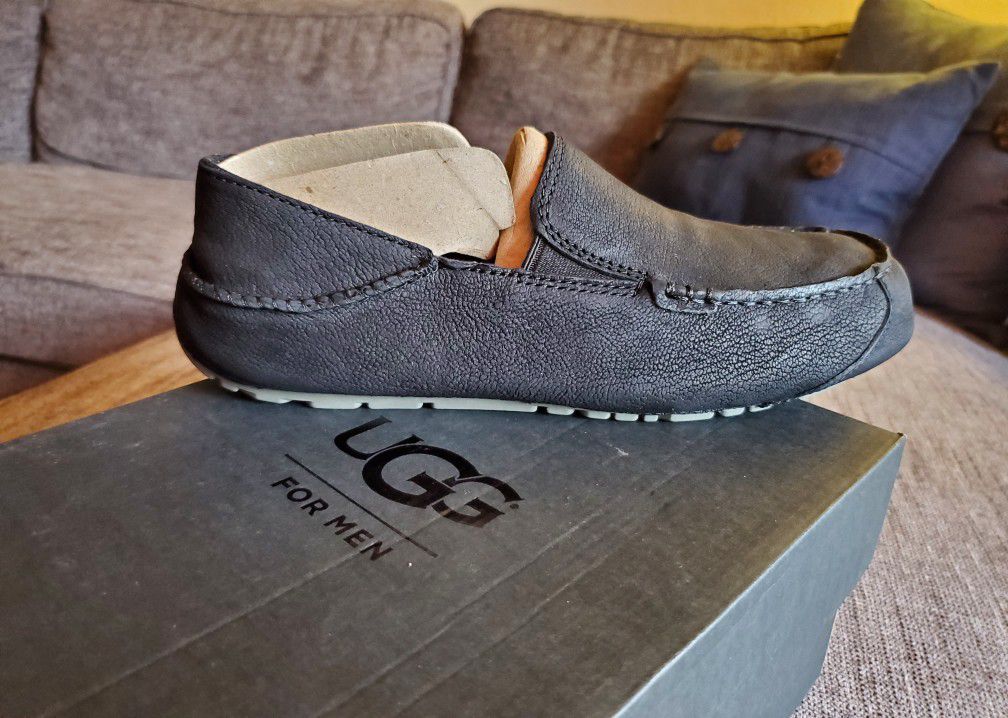 UGG Men's size 8,9, 10 and 11. Please click on 🌟🌟🌟🌟🌟 for more offers. follow me.