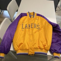 Vintage Nike Lakers NBA Bomber Jacket (Large) (Excellent Condition)