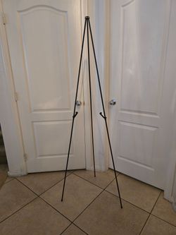 Black Metal Display Easel Stand