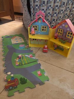 Peppa Pig Fold-Away House with Figures and Play Mat Set - See My Other Items 😀