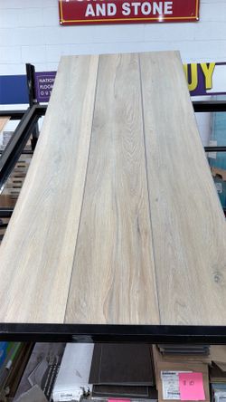 Lions Floor Natural Essence Plus SPC in color Palisade
