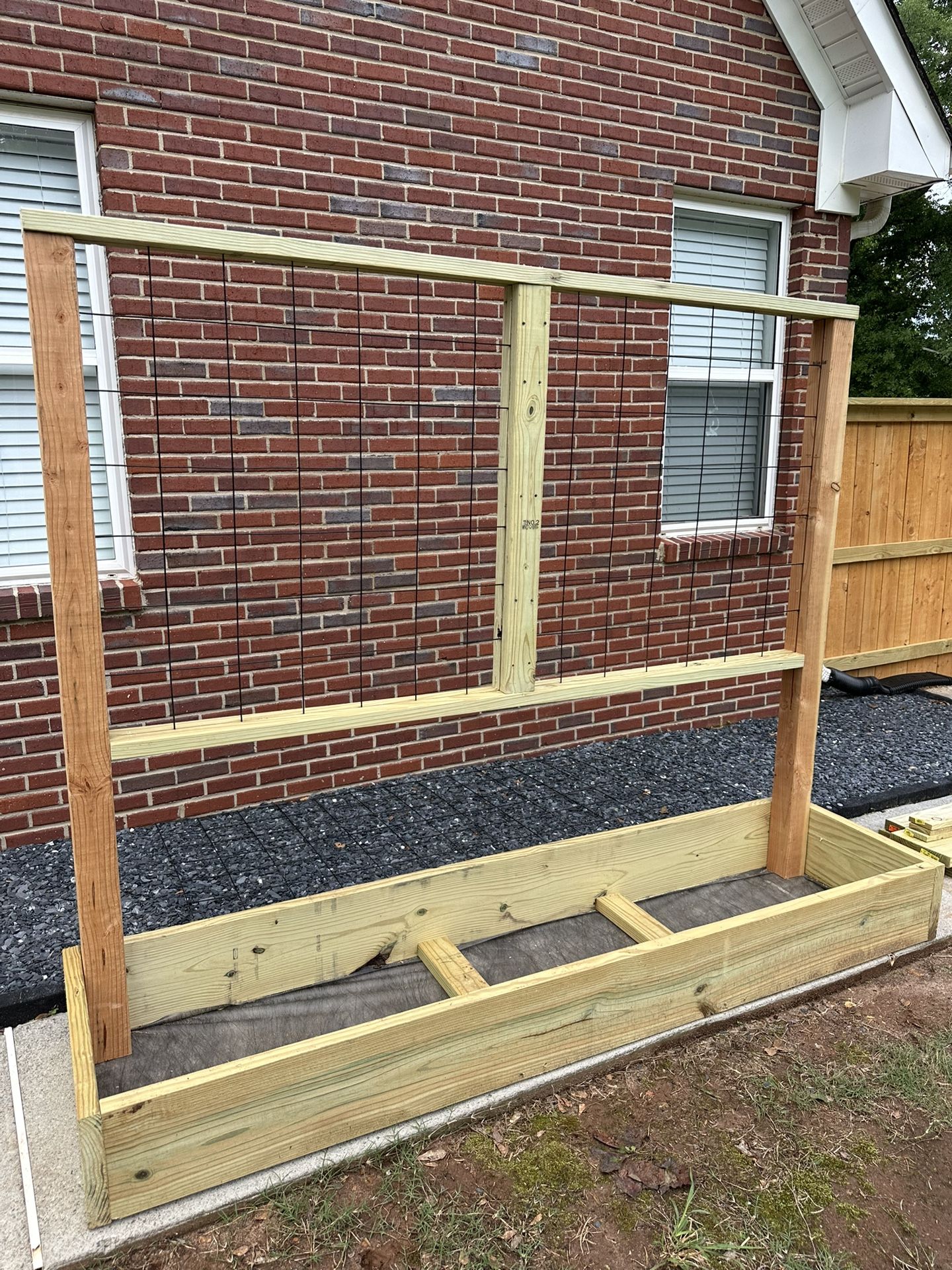 Box Planter With Trellis