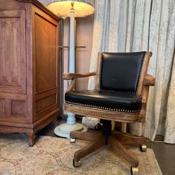 UNIQUE RESTORED OLD OFFICE CHAIR !