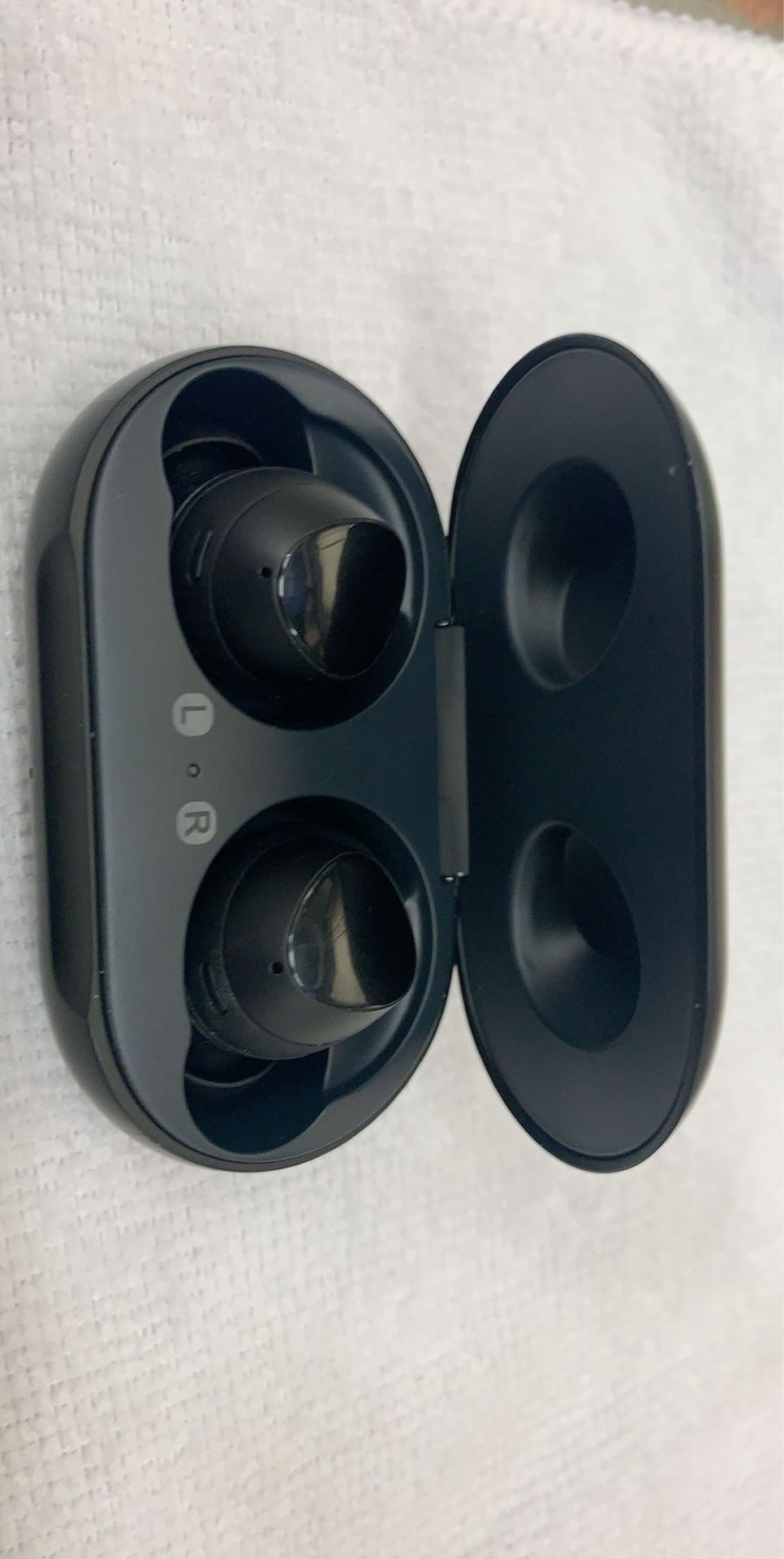 Samsung Earbuds with case