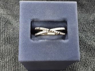 Silver 2.6 grams Size 8