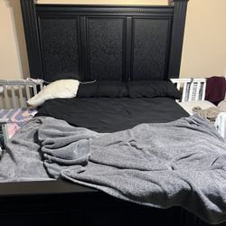 Queen Bedroom Furniture 