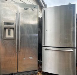 Free Refrigerator for parts or for someone who can repair