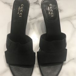 Authentic Gucci 8B Fits 7.5