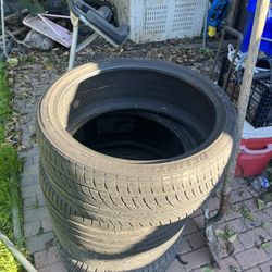 Used Tire 265/35/22