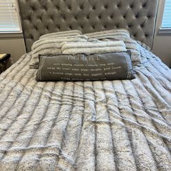 Beautiful Cal king bed 