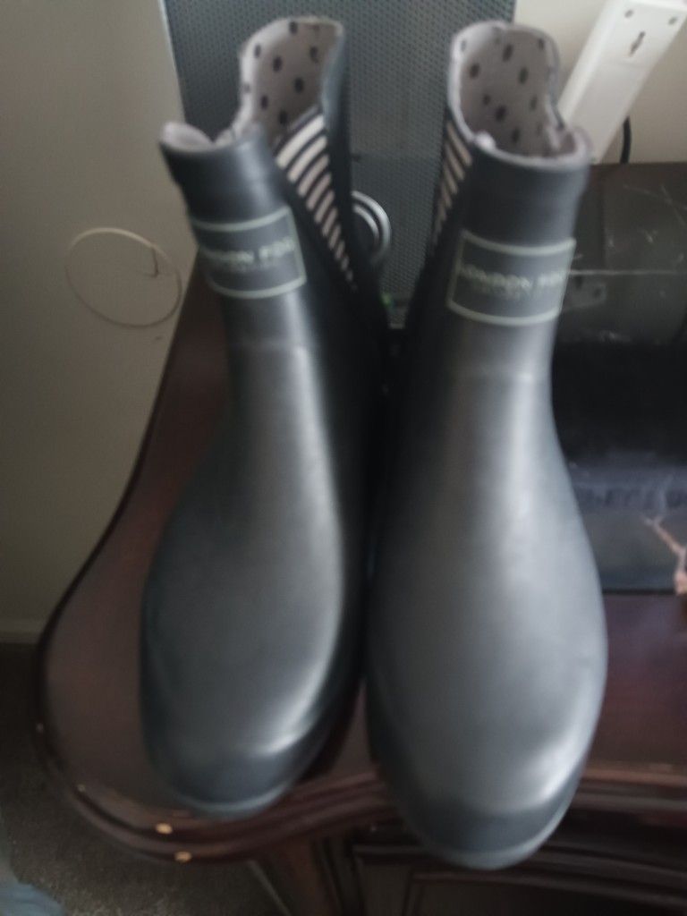 London Fog Rain Boots Size 9