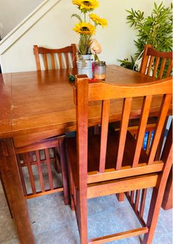 Table 4 chairs