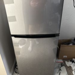 Whirlpool Mini Fridge And Freezer