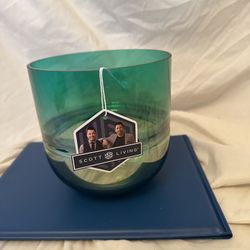 * NEW*** Green wave glass Vase ***