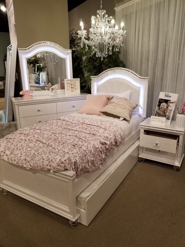 Brand New ▪️ $19 Down Payment Finance ▪️▪️Allie Pearl White 4 Piece Full Led Panel Bedroom Set ▪️