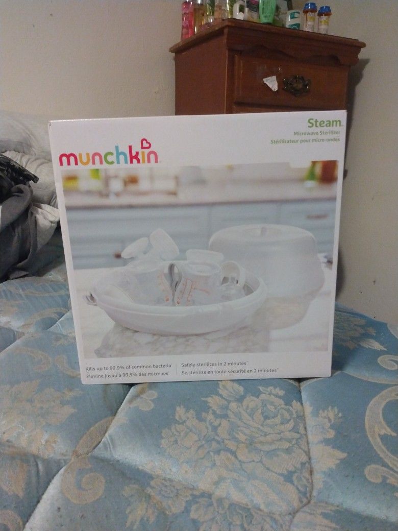 Munchkin Steam Microwave Sterilizer