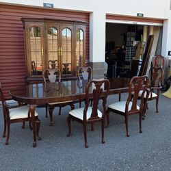 Thomasville Elegant Traditional Dark Wood Dining Set W/6 Chairs + China Cabinet 