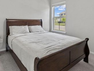 Traditional style Solid Wood Queen sleigh bed frame