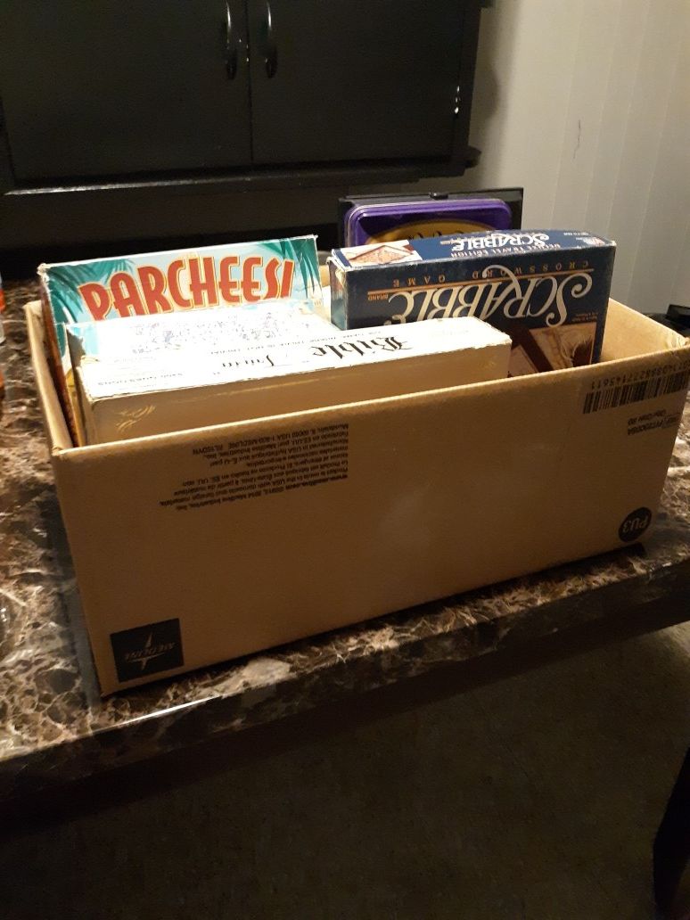 FREE BOARD GAMES!! PICK UP!!