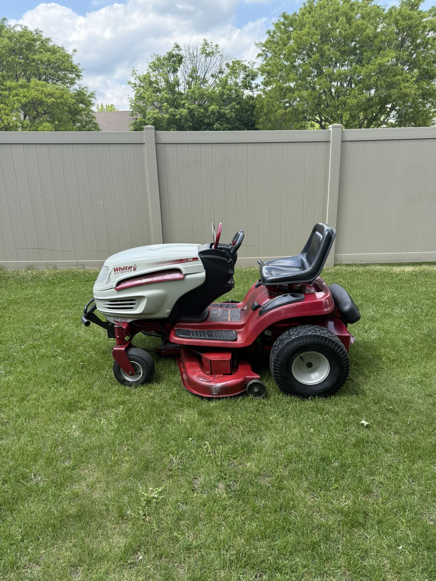 White ZTT 2150 Zero Turn Riding Mower