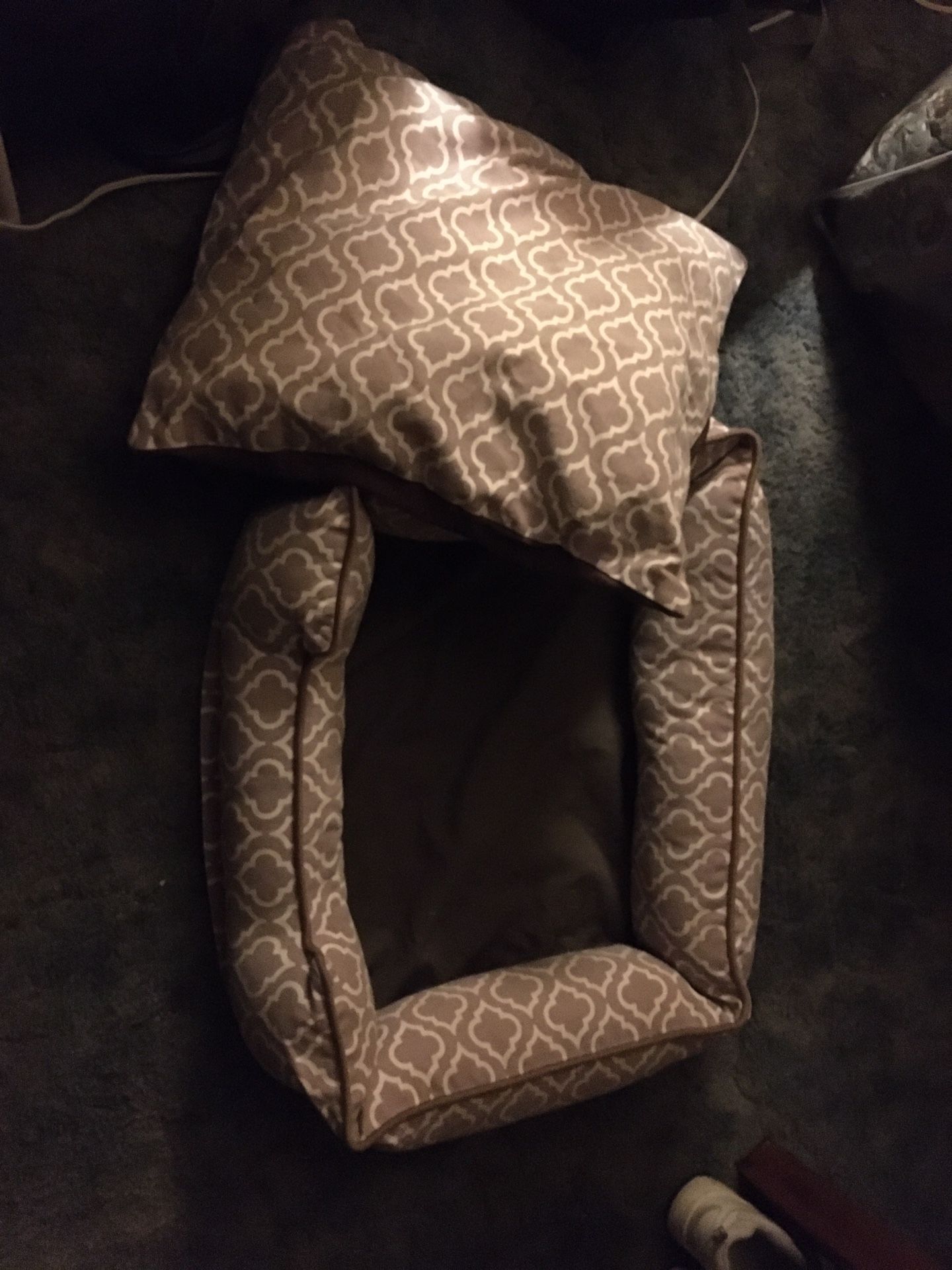 Lnew Very nice high-quality brand pet bed 22 x 27 only $30 firm