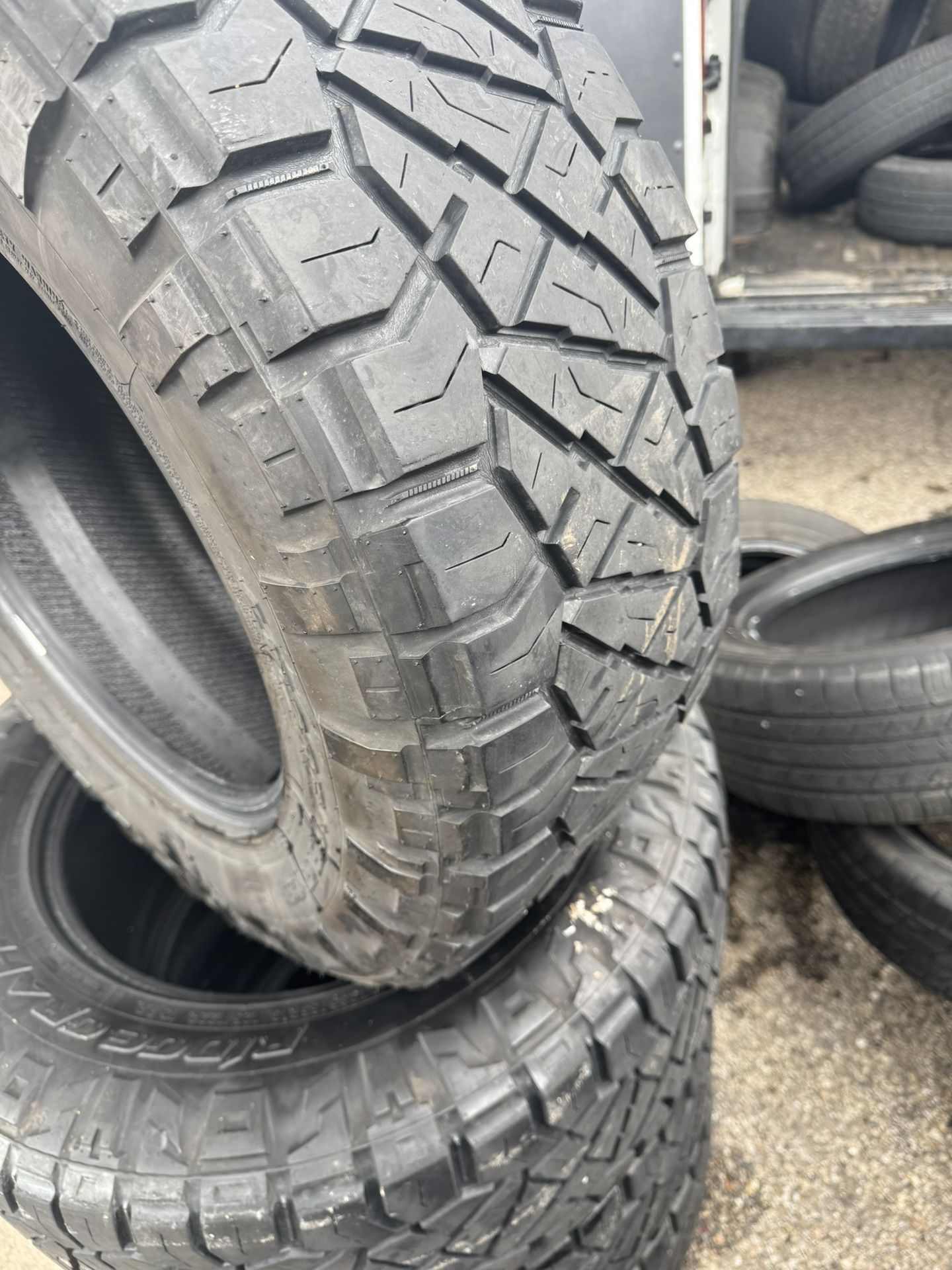 285 65 18 Nitto