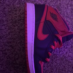 Nike air Jordan 1s red/black size 4.5