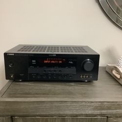 * YAMAHA * HDMI * HIGH POWER * HOME THEATER RECEIVER . GREAT SOUNDING RECEIVER IN BRAND NEW CONDITION . MINT . MUST SEE TO APPRECIATE . 