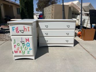 Baby Dressing Table W/ Dresser!