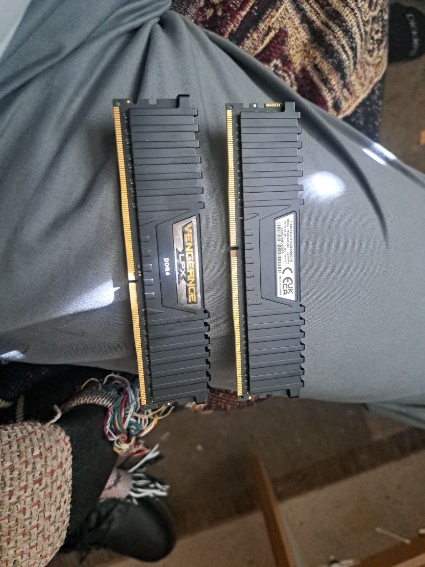 Vengence DDR4 16 GB STICKS [2] 