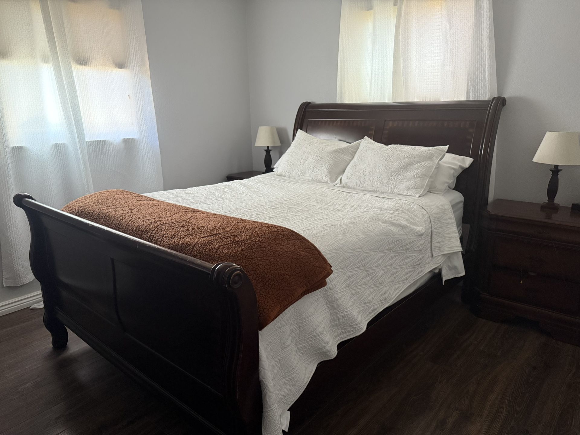 Queen 2 Night Stands And Dresser 300
