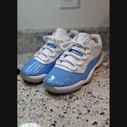 Jordan 11 low UNC shoes size 9.5