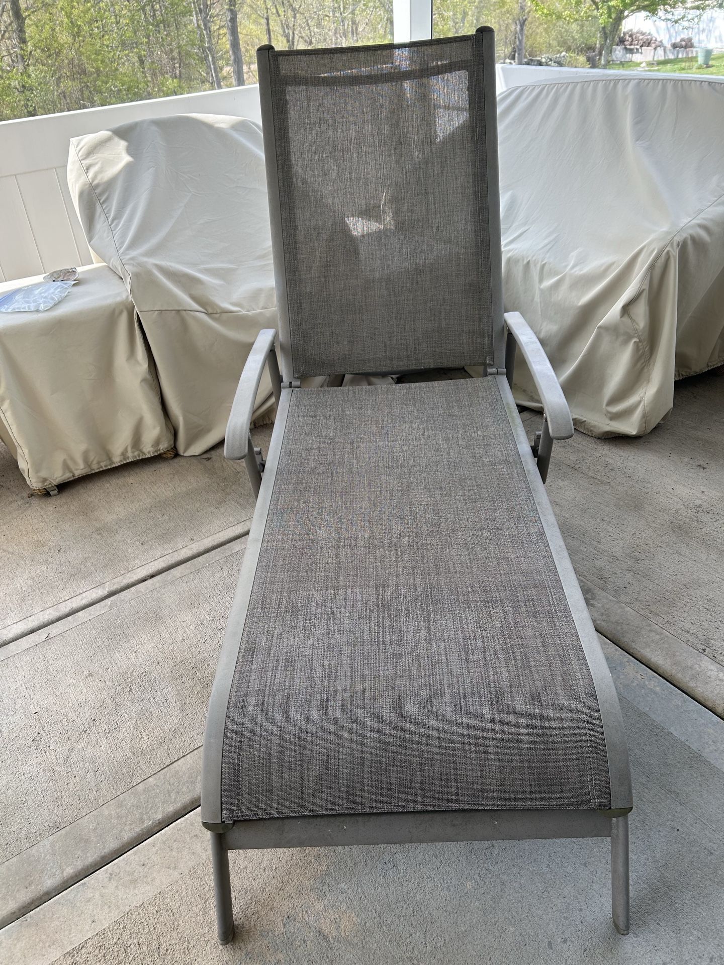 Outdoor lounge chair