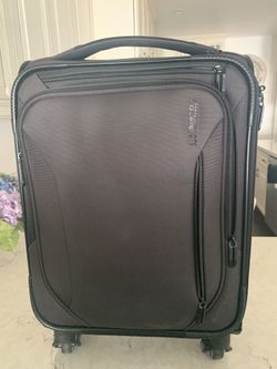 Luggage American Tourister carry on 21