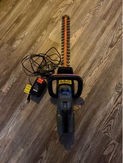 Scott’s Cordless Hedge Trimmer