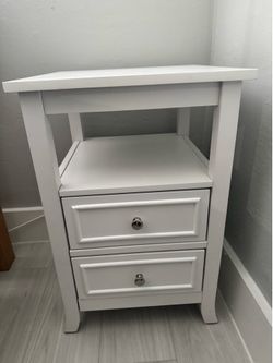 White End Table / Nightstand