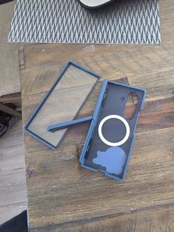 Free used sa.msung galaxy z fold 7 case with kickstand and built in screen protector pickup van nuys