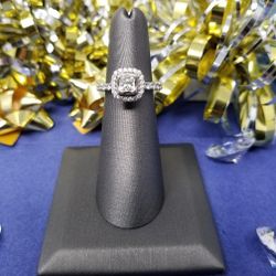 Ladies 14K White Gold 😍 35 Diamonds 1.02 C.T.W 😍 4.3g - Size 5 (#15260)
